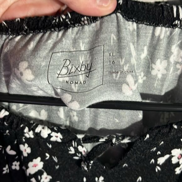 Girls Bixby Nomad black floral dress with pockets! Size 16 XL - Picture 3 of 4